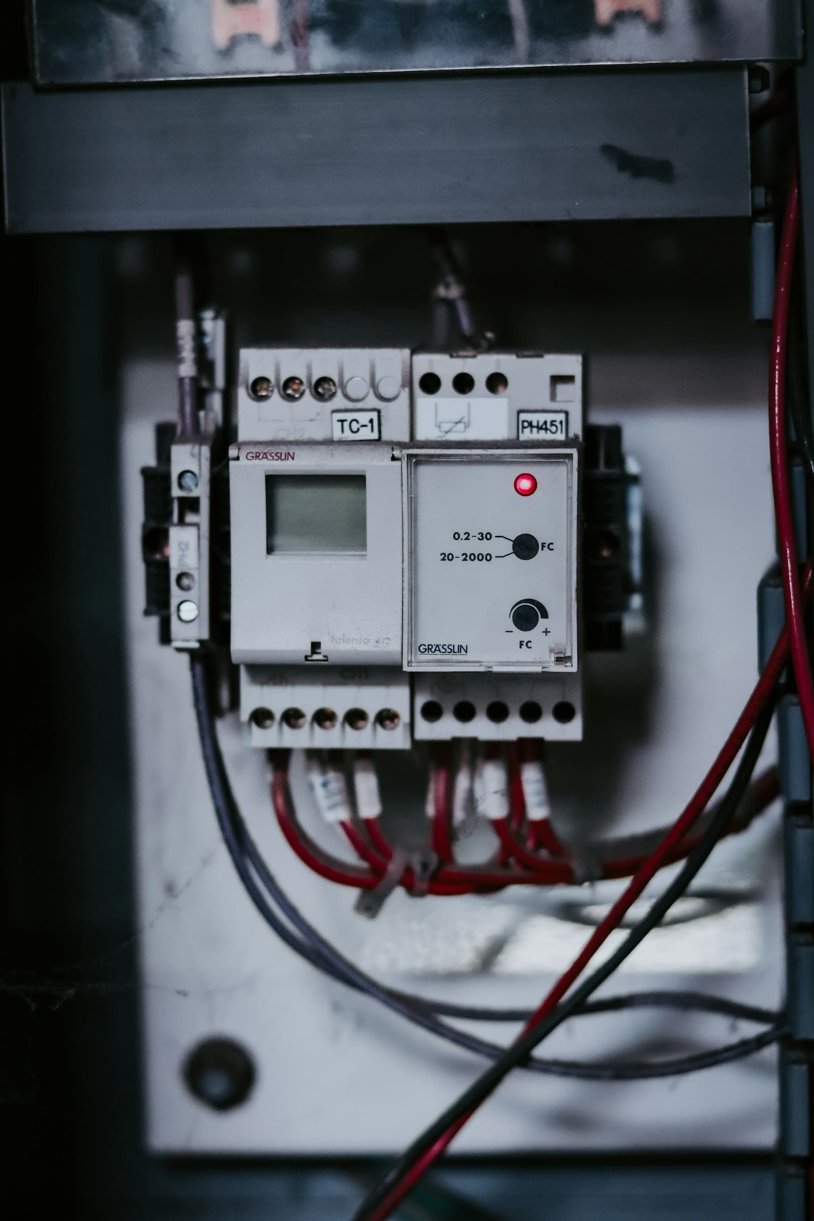 Digital control relay module wired in a panel.