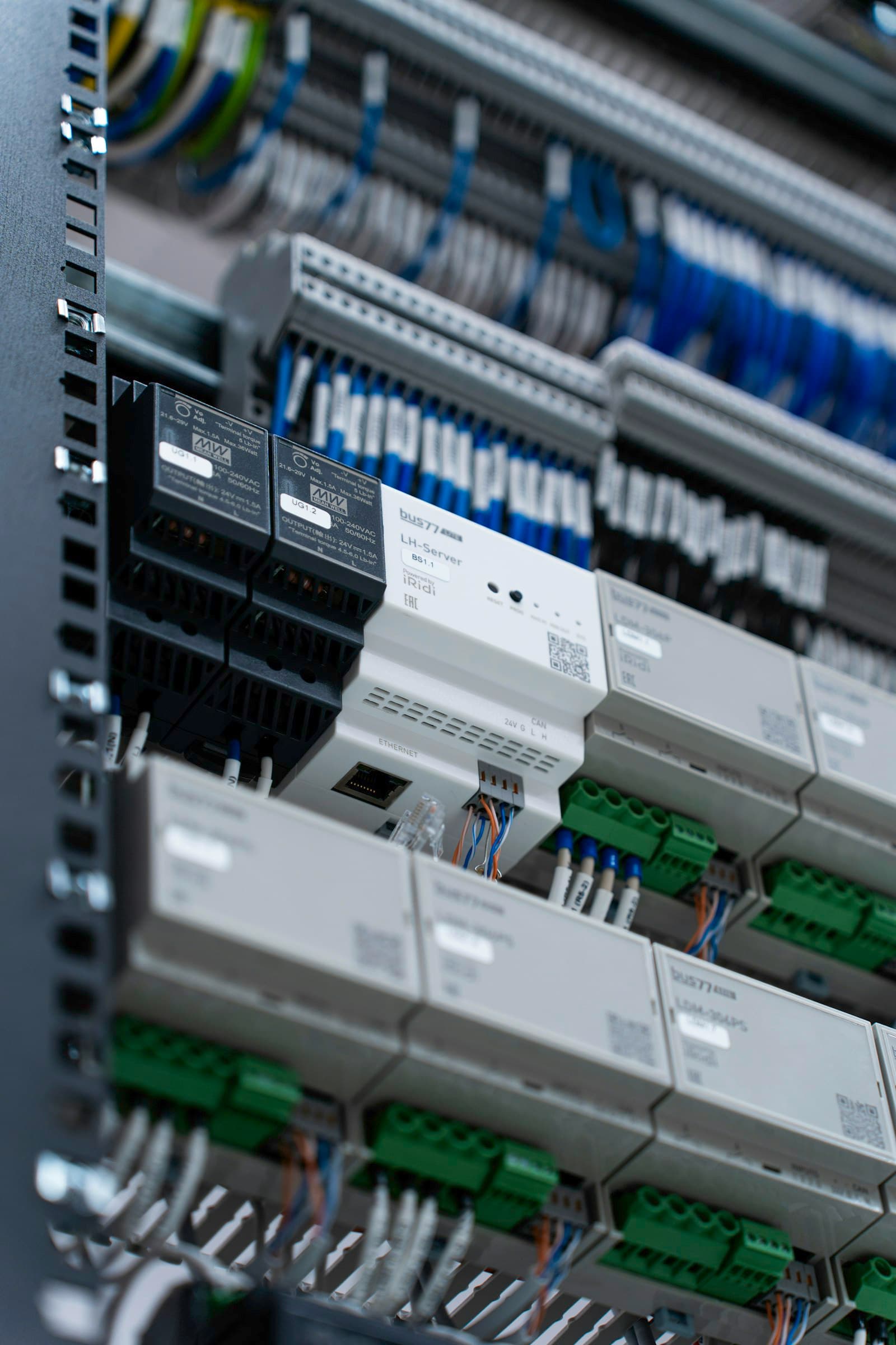 PLC and I/O modules mounted on DIN rail in a control cabinet.
